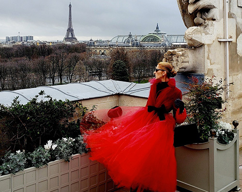 Celine Dion Celine Dion, dama in rosso a Parigi