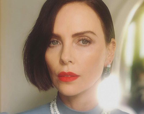 Irina Shayk e Charlize Theron hanno scelto il carrè per gli Oscar 2019 Charlize Theron Irina Shayk e Charlize Theron hanno scelto il carrè per gli Oscar 2019
