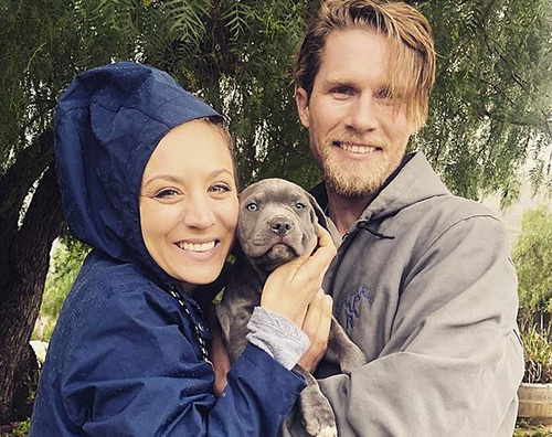 Kaley Cuoco Kaley Cuoco allarga la famiglia con un cagnolino nuovo