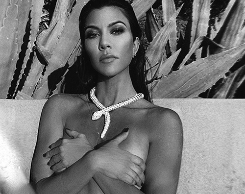 Kourtney Kourtney Kardashian in topless su Instagram