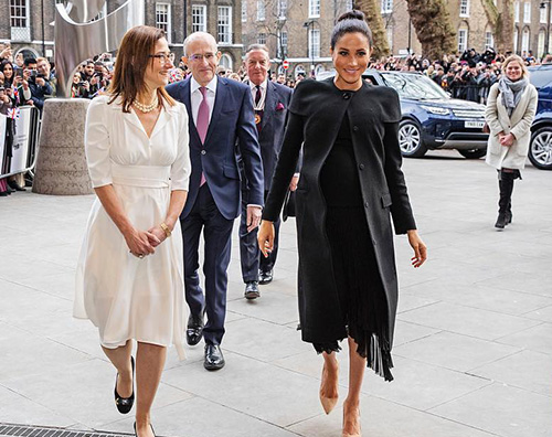 Meghan Markle Meghan Markle sfoggia il pancione a Londra