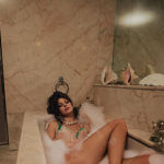 kendall 4 150x150 Kendall Jenner si spoglia per Vogue Italia