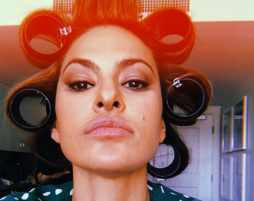 Eva Mendes Eva Mendes con i bigodini su Instagram