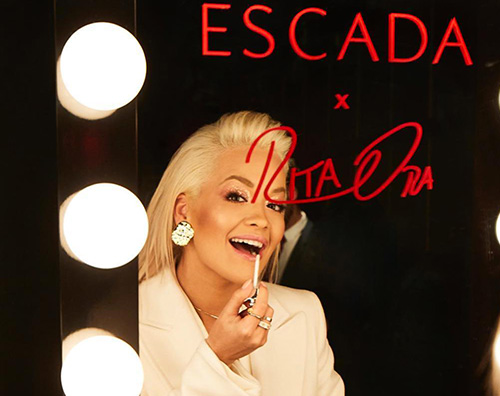Rita Ora 1 Rita Ora presenta la sua collezione di borse per Escada