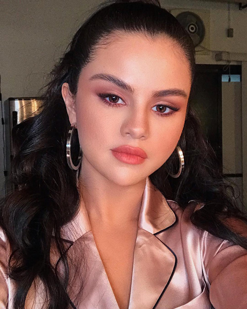 Selena Gomez Selena Gomez lancia il suo nuovo singolo