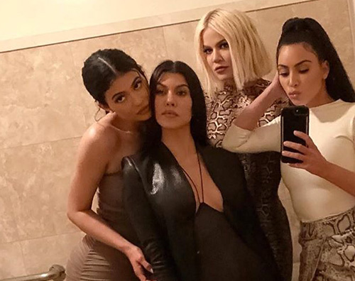 Sorelle Kardashian Jenner Serata mondana per le sorelle Kardashian/ Jenner