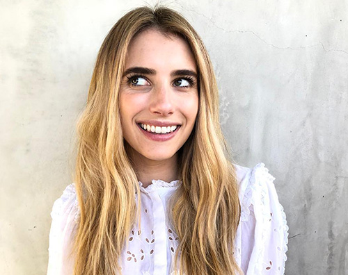 Emma Roberts Emma Roberts mostra il pancino su Instagram