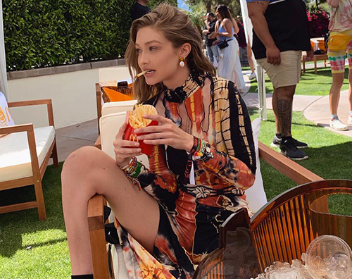 Gigi Hadud Gigi Hadid criticata per la foto con le patatine al Coachella