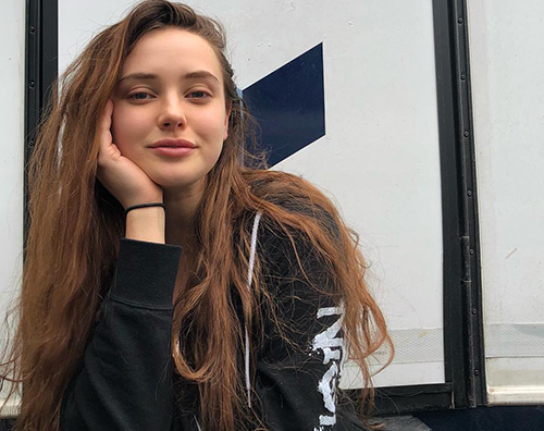 Katherine Langford Katherine Langoford, relax dopo un mese di lavoro