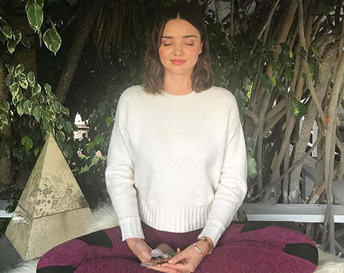 Miranda Kerr 1 Miranda Kerr affronta la gravidanza con la meditazione