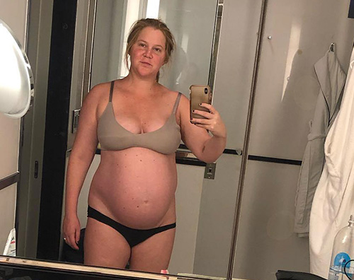 amy schumer Amy Schumer sfoggia il pancione su Instagram