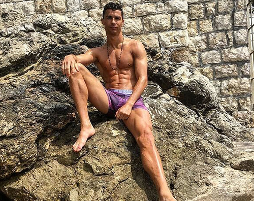 cristiano ronaldo Cristiano Ronaldo mostra il fisico su Instagram