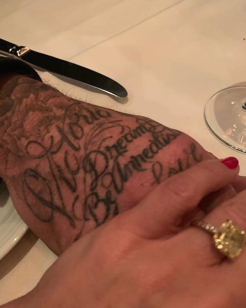 58004209 389354721658279 4959802004074688021 n Victoria Beckham festeggia il compleanno di David su Instagram