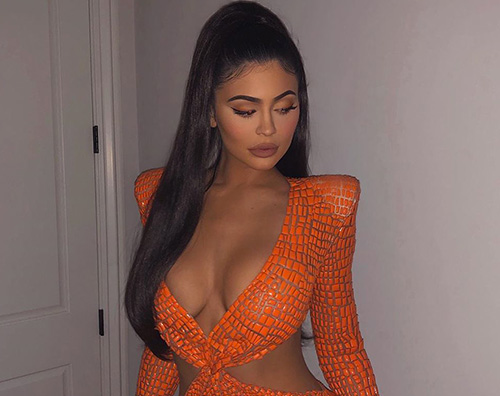 KylieJenner Kylie Jenner fa impazzire i social col suo ultimo outfit