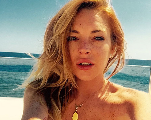 lindsay lohan Linsday Lohan si gode il sole della Grecia