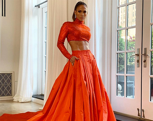 Jennifer Lopez mostra gli addominali ai CFDA Fashion Awards Jennifer Lawrence Jennifer Lopez mostra gli addominali ai CFDA Fashion Awards