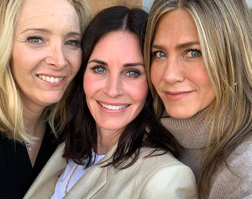 courtney lisa jennifer friends Courtney Cox festeggiata da Jennifer Aniston e Lisa Kudrow