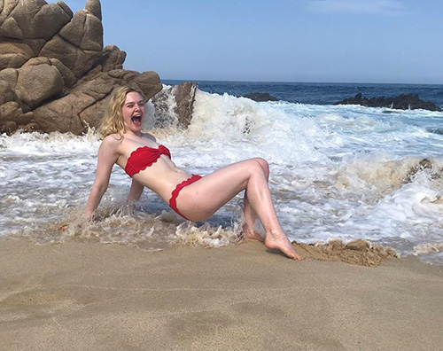 elle fannig 2 Elle Fanning in bikini in Messico