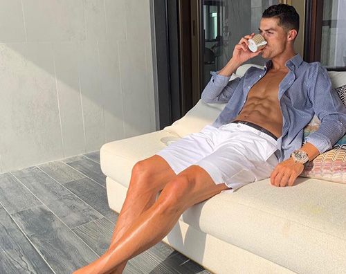 Cristiano Ronaldo Cristiano Ronaldo, tè bollente in veranda