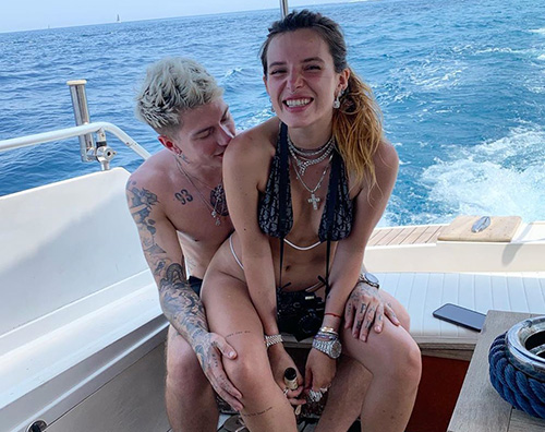 bella thorne e benjamin mascolo 2 Bella Thorne e Benjiamin Mascolo, primo bacio social