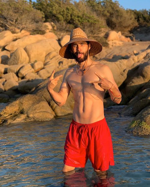 67316791 2121258294645843 8440830679170525857 n Jared Leto a petto nudo su Instagram