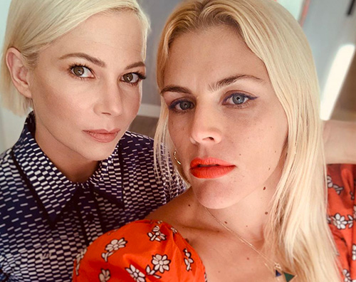 Michelle Williams Busy Philipps 2 Michelle Williams e Busy Philipps, selfie social