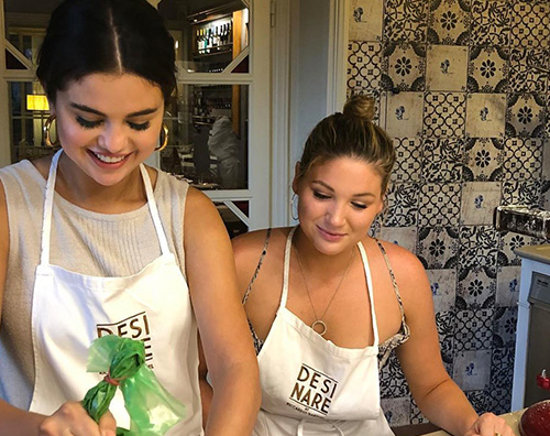 Selena Gomez e Francia Raisa non si parlano più selena 2 Selena Gomez e Francia Raisa non si parlano più