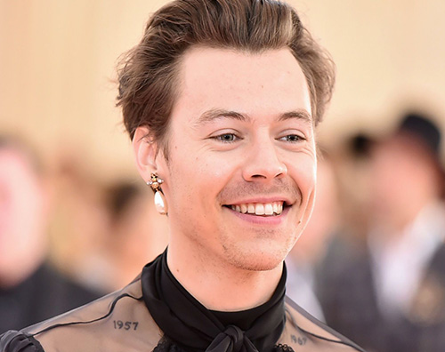 Harry Styles 2 Harry Styles ha cambiato look