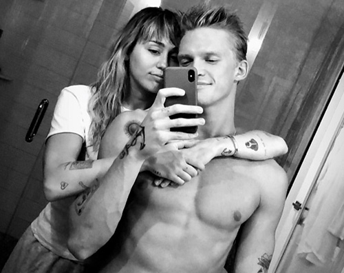 Miley Cody Miley Cyrus ha un nuovo tattoo