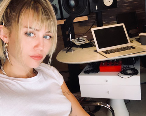Miley Cyrus si è buttata sul lavoro Miley Cyurs Miley Cyrus si è buttata sul lavoro