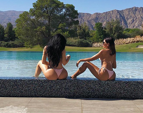 kylie jenner 3 Kylie Jenner, vacanza al femminile bollente