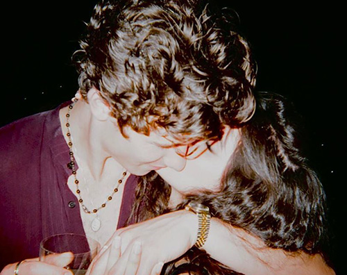 shawn mendes Camila Cabello e Shawn Mendes, bacio social