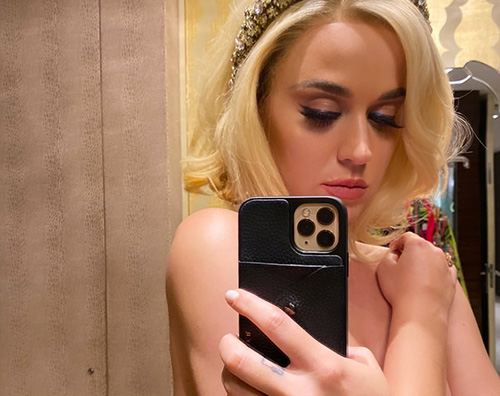 Katy Perry 1 Katy Perry in topless su Instagram Storie