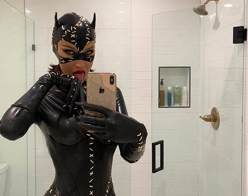 bella hadid 2 Bella Hadid è Catwoman per Halloween