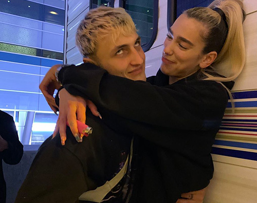 dua anwar Dua Lipa e Anwar Hadid, coccole social