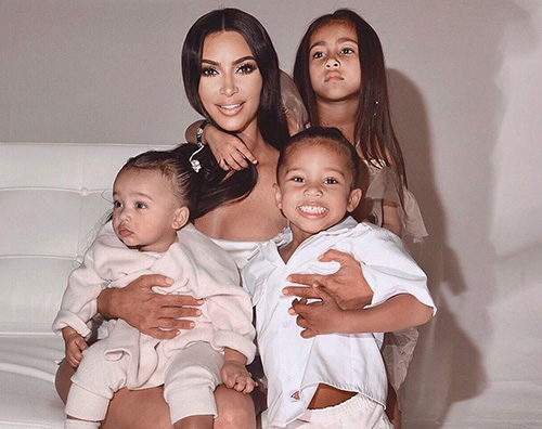 kim kardashian 2 Kim Kardashian è grata per la sua famiglia