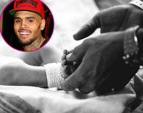 chris brown Chris Brown mostra la prima foto del suo bambino