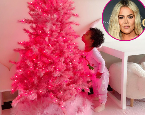 khloe kardashian e true True Thompson, albero di Natale rosa in cameretta