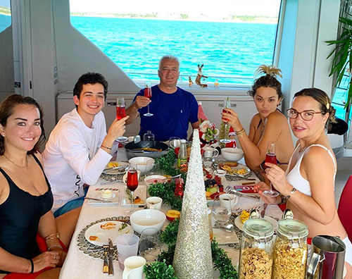 rita ora 2 Rita Ora, Natale al mare con la sua famiglia