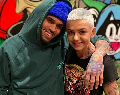 chris brown 1 Chirs Brown: un nuovo tattoo col viso di Aeko