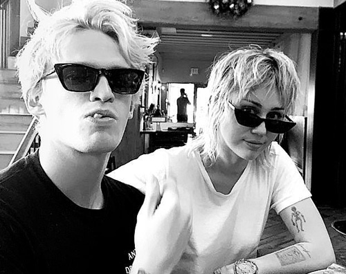 Miley e Cody, amore a gonfie vele cody e miley Miley e Cody, amore a gonfie vele