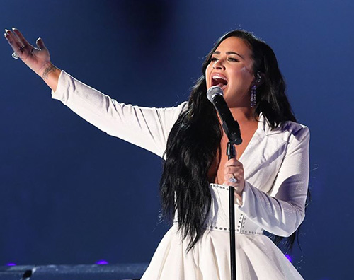 demi lovato Demi Lovato commossa sul palco dei Grammys 2020