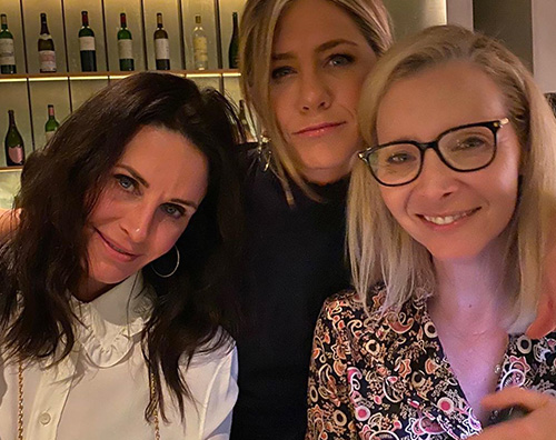 jennifer aniston Jennifer, Lisa e Courtney di nuovo insieme su Instagram