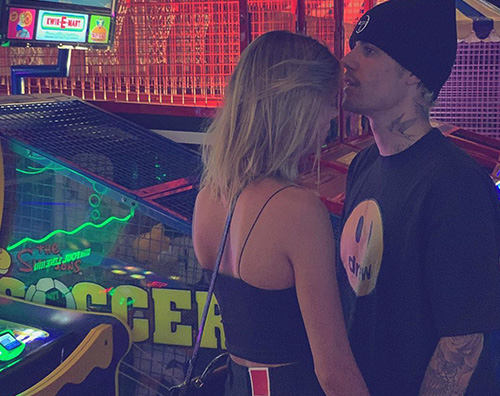 justin bieber e hailey baldwin Justin e Hailey, appuntamento alla sala giochi