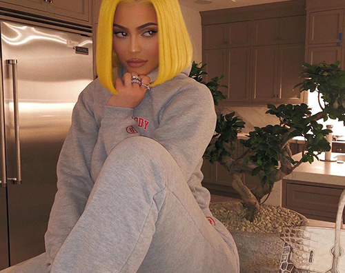 kylie jenner Kylie Jenner, capelli giallo limone sul social