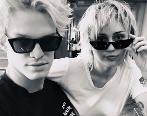 Miley e Cody, amore a gonfie vele miley codu Miley e Cody, amore a gonfie vele