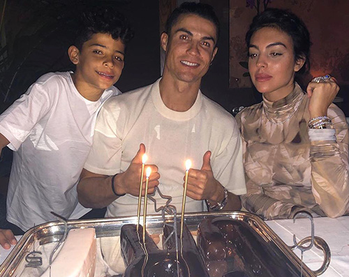 cristiano ronaldo Cristiano Ronaldo, festa a sorpresa per i suoi 35 anni