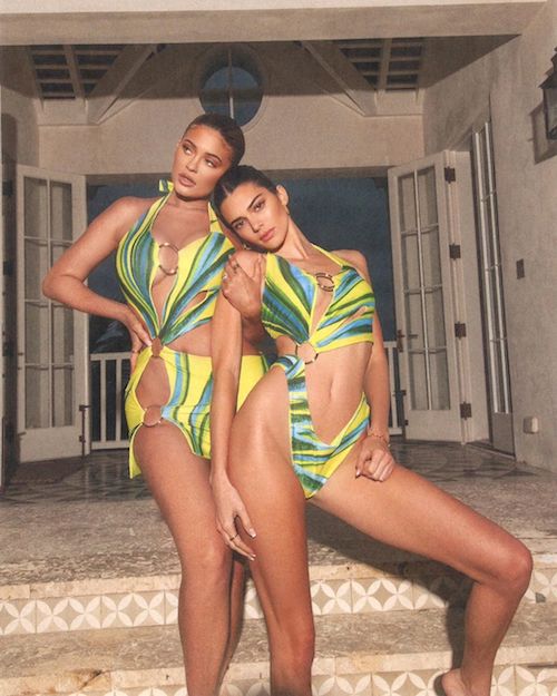 Kylie Jenner, il dito troppo corto diventa virale 88308089 1048476362190769 2444281021075135277 n Kylie Jenner, il dito troppo corto diventa virale