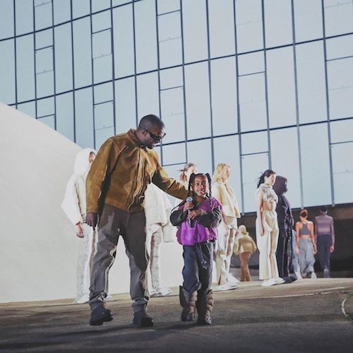 Kim Kardashian a Parigi per Kanye 88916267 244797296547980 6516382376642961676 n Kim Kardashian a Parigi per Kanye