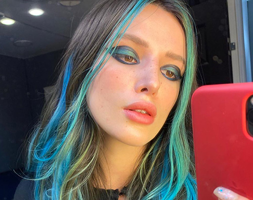 bella thorne 1 Bella Thorne, makeup multicolor sui social